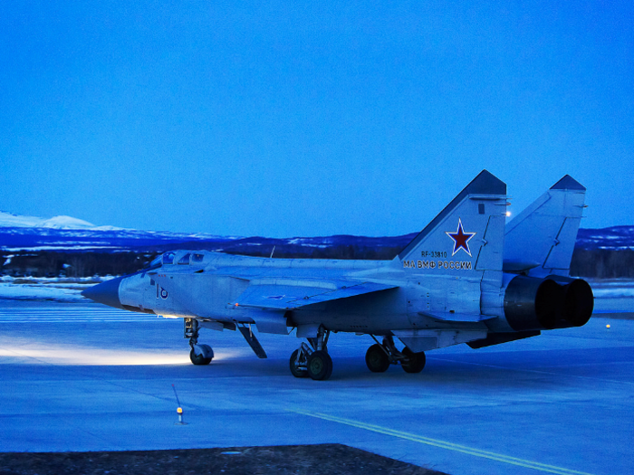 15 photos of the MiG-31, the Russian fighter jet that can chase away SR-71 Blackbirds