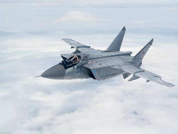 15 photos of the MiG-31, the Russian fighter jet that can chase away SR-71 Blackbirds