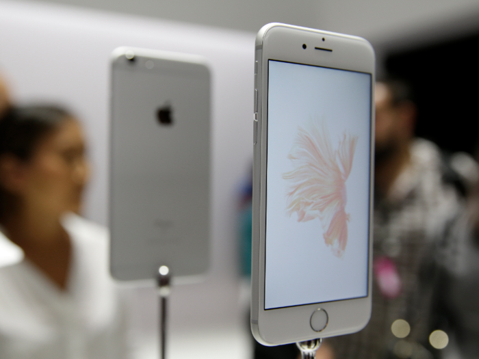 11 reasons you should buy an iPhone 6s instead of the iPhone 8 or iPhone X