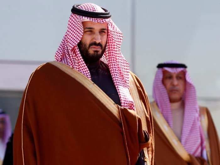 Oil climbs after Saudi Arabia detains princes and dozens of former officials