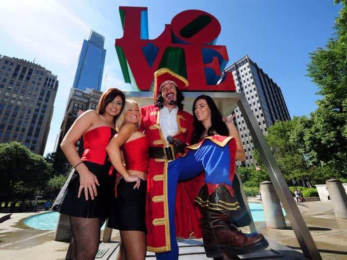 The iconic Philadelphia 'Love' statue that tourists are obsessed with just got a huge makeover