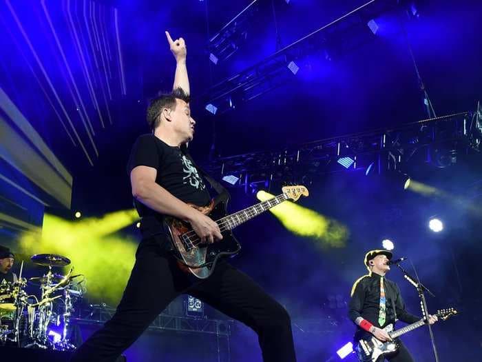 Iconic pop-punk band Blink-182 will no longer do business with FedEx after the shipping company refused to cut ties with the NRA