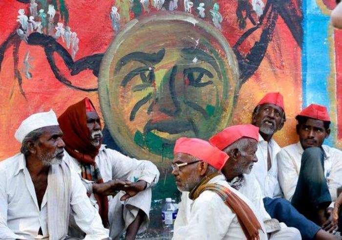 Maharashtra farmers march to Mumbai to ask for loan waivers