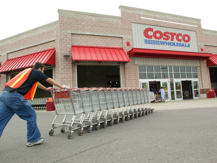 Costco offers some of the best deals in the retail industry - here are 7 ways the store keeps prices dirt cheap