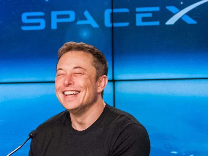 Elon Musk is raising half a billion in cash for SpaceX - and there are 3 epic projects he may spend it on