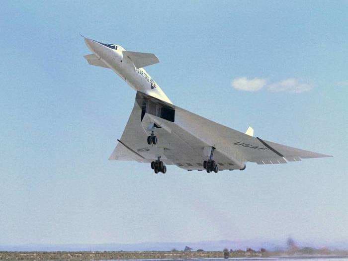 Jump inside the XB-70 Valkyrie, the largest and fastest bomber that the US ever built