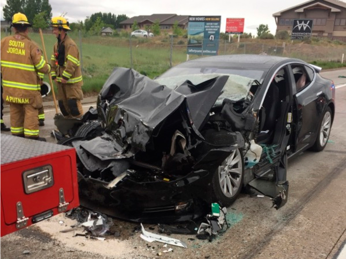 Tesla's data confirms Model S that crashed into fire truck had Autopilot engaged