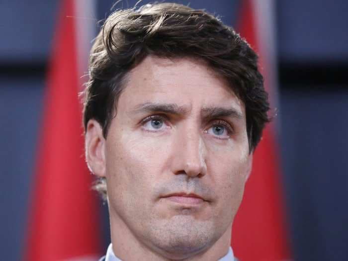 The internet is going wild over a conspiracy theory that Justin Trudeau has fake eyebrows