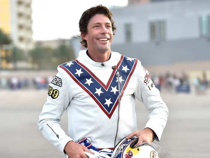 Travis Pastrana completes 3 record-breaking jumps in Las Vegas homage to Evel Knievel