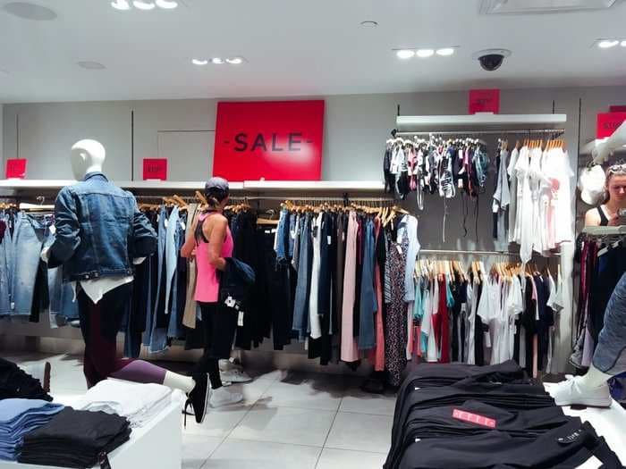 Gap is struggling to keep up with its sister brands - we visited the store and saw why