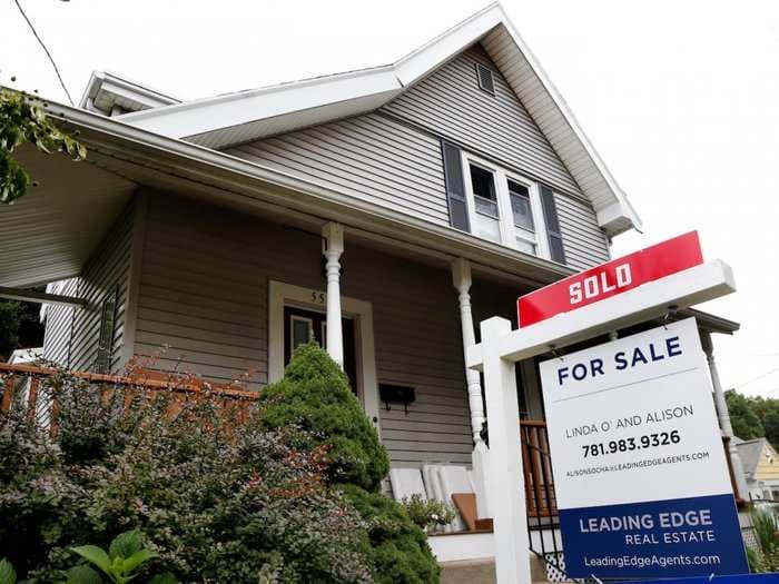 How to figure out the best time to buy a home, according to a mortgage analyst
