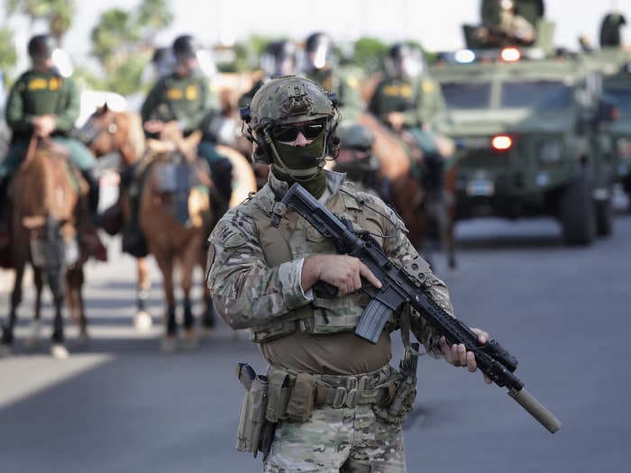 US Border Patrol agents are carrying these weapons of war to stop the migrant caravan