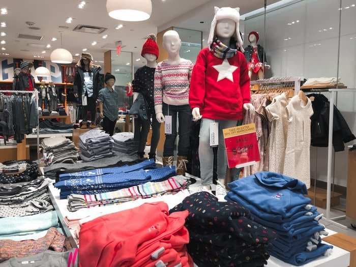 Gap will shutter 230 stores as sales plunge