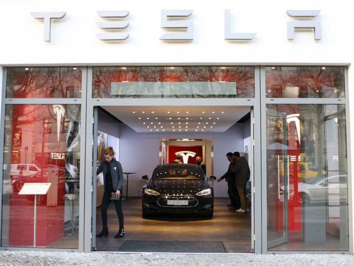 Tesla made a drastic change to its bonus structure before it decided to cut costs by closing stores, salespeople say