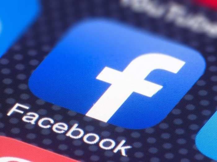 How to check in on Facebook from a desktop or mobile device