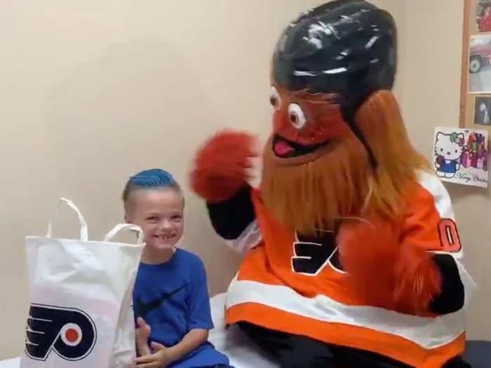 Flyers mascot Gritty surprised a 7-year-old Flyers fan in the hospital and left him speechless