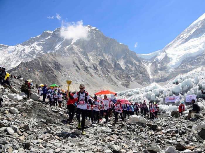 In the Everest ultra-marathon, runners compete at lung-bursting altitudes of 17,000 feet. This year, one runner spent a night outside, alone and without shelter.