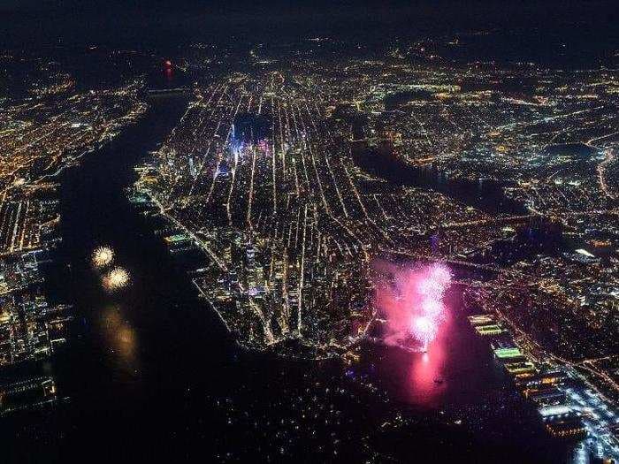 Here's what it's like to watch New York's Fourth of July fireworks show from 7,000 feet in a private plane