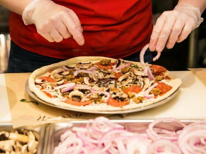 I ate at MOD Pizza, America's fastest-growing restaurant chain, and saw why it's miles ahead of the competition