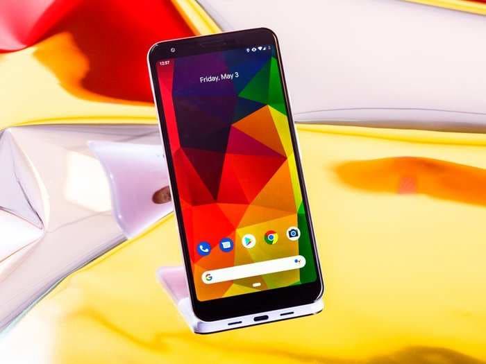 Google slashed the price of its premium flagship Pixel 3 smartphones down to $500, but I'd still recommend you buy the $400 mid-range Pixel 3a instead