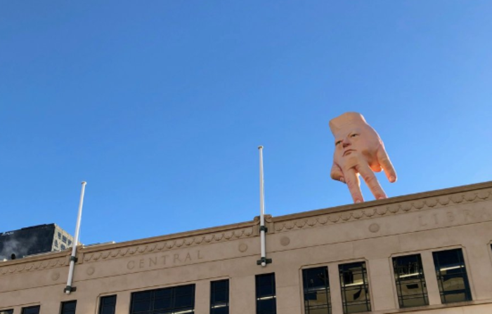 A ‘nightmare’ sculpture of a hand atop a Wellington gallery is going viral on Twitter