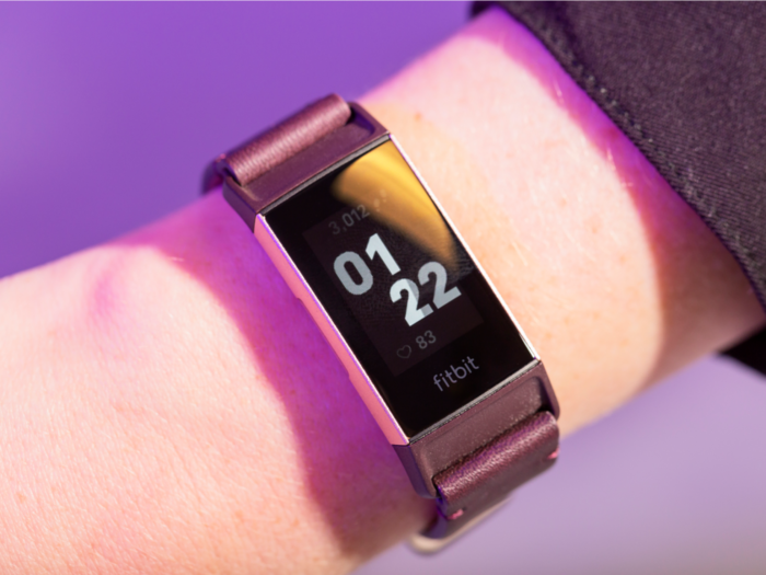 How to change the time on a Fitbit using the Fitbit mobile app or website