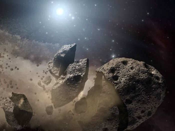 An asteroid discovered a week ago will be flying closest to earth tonight