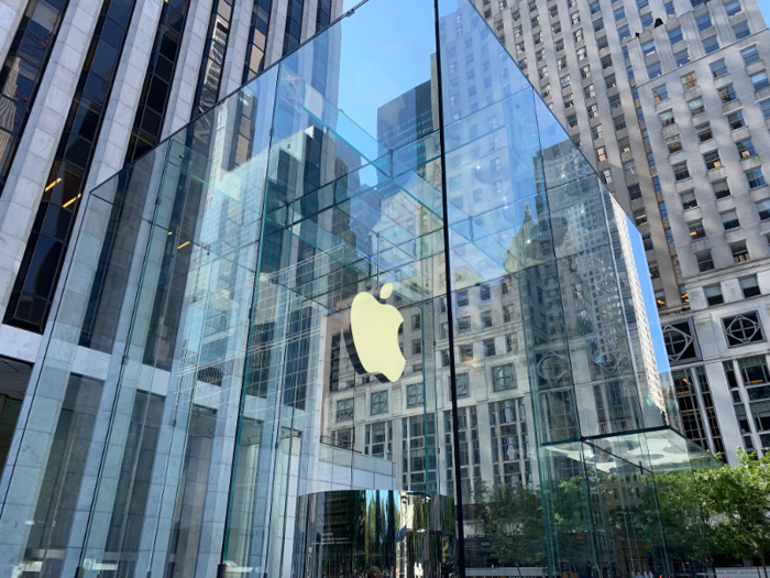 Take a look inside the completely redesigned Fifth Ave Apple Store in NYC, which is now the largest in the world