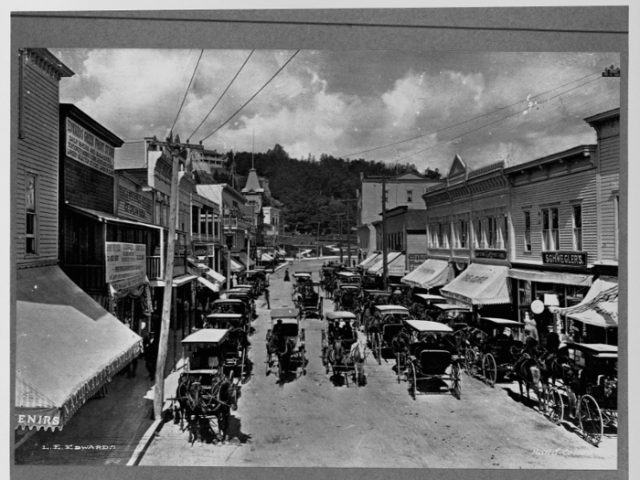 12 photos that show why Michiganders like myself are so furious with Mike Pence for bringing cars onto Mackinac Island