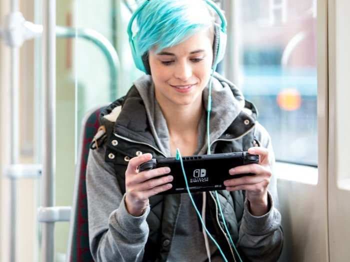 How to charge a Nintendo Switch console in 2 ways, and keep playing while it charges