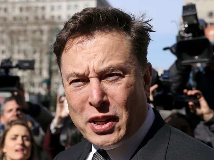 Elon Musk reportedly hired a convicted felon with a shady past to investigate the British diver he once called a 'pedo'