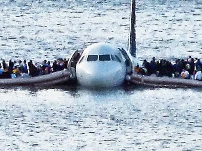 Why it's so hard for planes to land on water