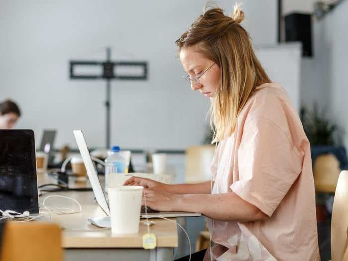 A time-management expert says there's one important downside to the 4-day workweek, even if it does make you more productive