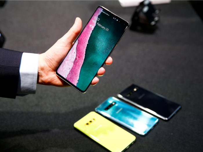 How to rotate the screen on a Samsung Galaxy S10 and troubleshoot your screen if it's not rotating