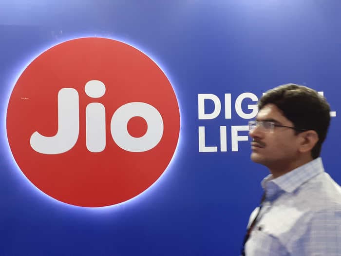 Disadvantage Jio — Airtel and Vodafone Idea will continue to charge for calls on their network