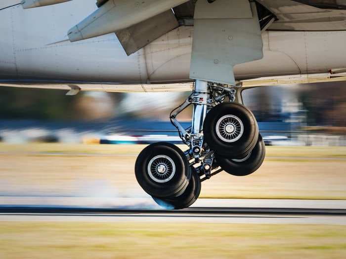 Why airplane takeoffs and landings are so dangerous