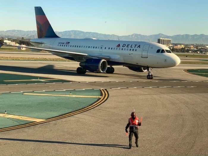 A Delta plane slid off an icy taxiway in Kansas City - here's what happened