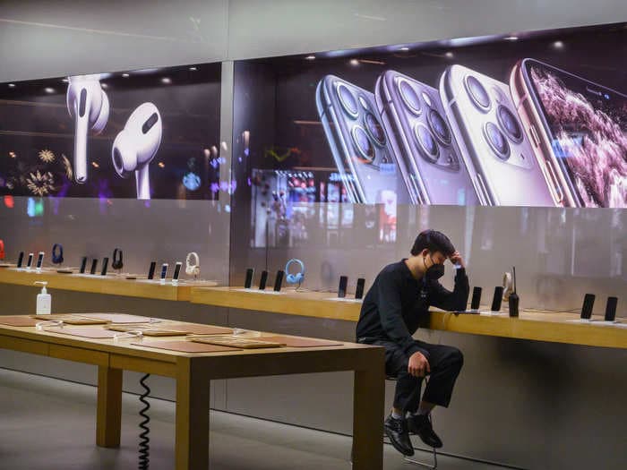 Apple is telling retail store workers to expect a limited supply of replacement iPhones for the next several weeks