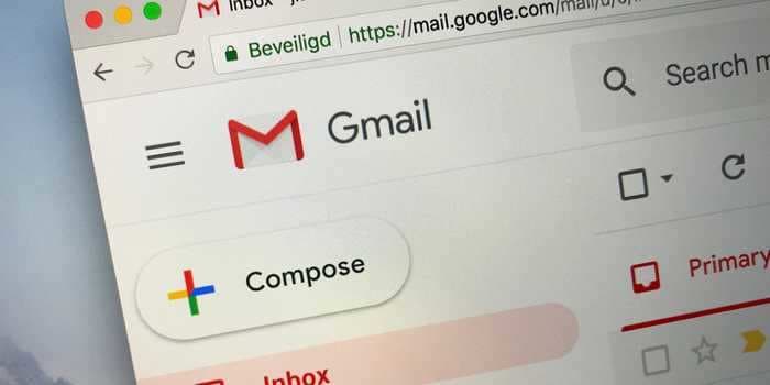 How to make Gmail display in dark mode on your computer, to reduce eye strain and give the website a sleek look