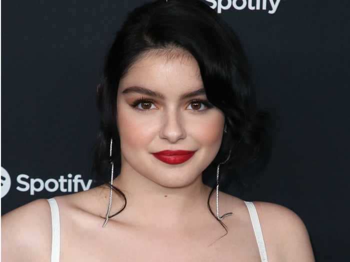 Ariel Winter says she sliced off the top of her thumb while chopping tomatoes and 'accidentally threw it away'