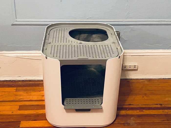 The Modkat XL litter box is perfect for senior cats, multicat households, and super-sized cats