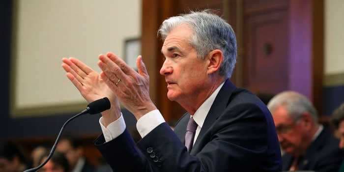 If the Fed takes interest rates negative, it will do so in spectacular fashion and avoid 'dipping a policy rate toe' below zero, Standard Chartered said