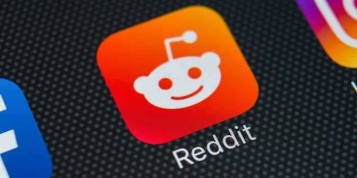 How to comment on Reddit posts or reply to other comments on desktop or mobile