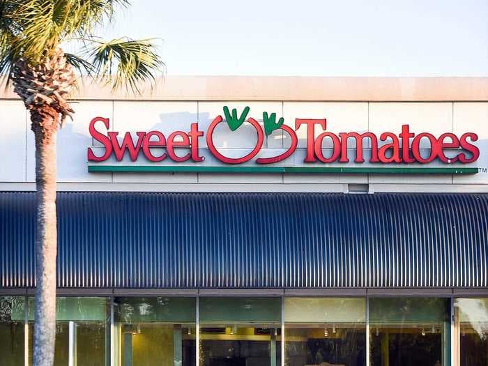 Chain restaurants have permanently closed over 500 locations so far in 2020. Here's the full list.