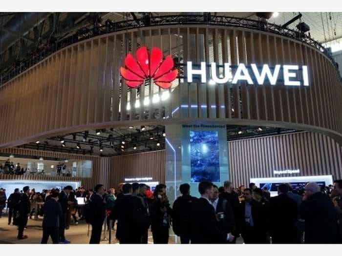 Huawei patents bezel-less smartphone with under-display selfie camera, no volume buttons