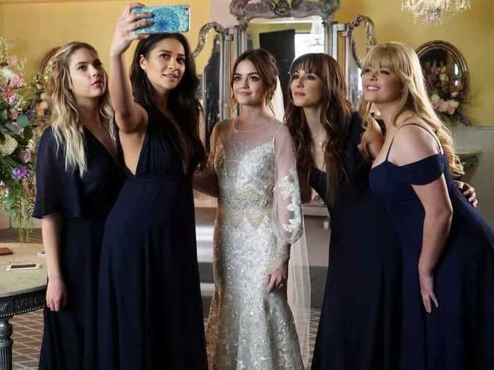 The first and last outfits of 21 characters on 'Pretty Little Liars'
