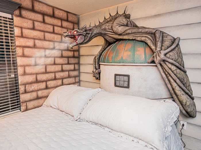 You can stay in a massive 'Harry Potter'-themed Airbnb with 8 bedrooms that'll transport you right to Hogwarts