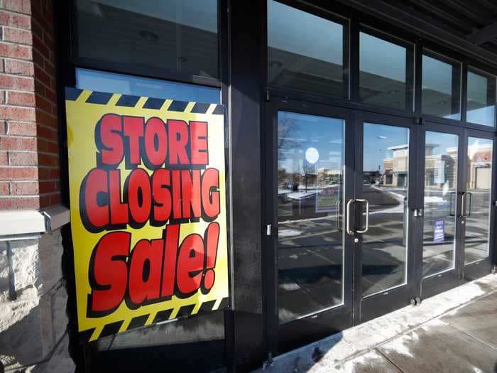 More than 2,100 store closings are announced in a single week, delivering a crushing blow to malls — and the pain is only going to get worse