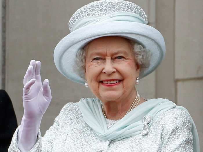 How to perfect the Queen's iconic wave, according to a former royal butler