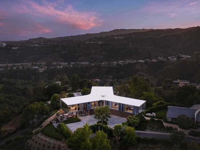 A propeller-shaped mansion in LA's exclusive Bel Air neighborhood looks like it's levitating off of a hill. Look inside the award-winning home.